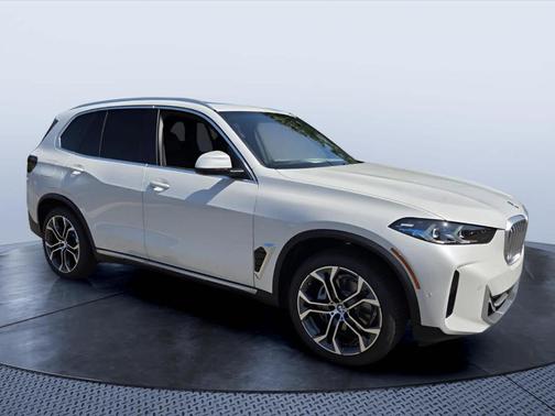 Mineral White Metallic 2026 BMW X5 xDrive40i