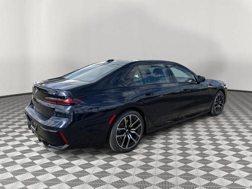 Carbon Black Metallic 2026 BMW 750e xDrive
