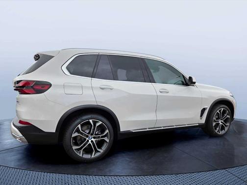 Alpine White 2026 BMW X5 sDrive40i