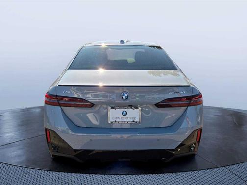 Gray Metallic 2026 BMW i5 xDrive40