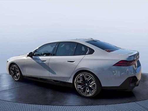 Gray Metallic 2026 BMW i5 xDrive40