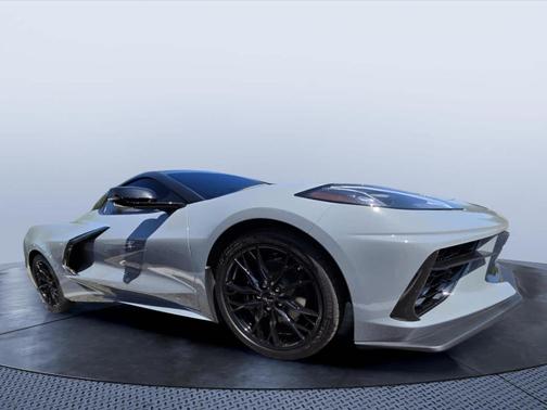 Sea 2025 Chevrolet Corvette Stingray w/2LT
