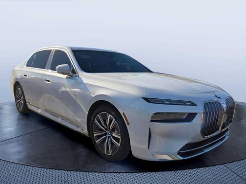 Mineral White Metallic 2023 BMW i7 xDrive60