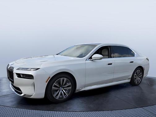 Mineral White Metallic 2023 BMW i7 xDrive60