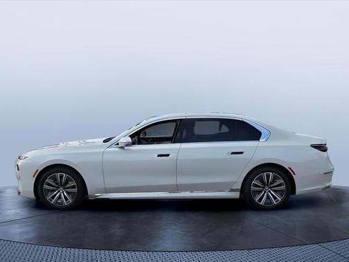 Mineral White Metallic 2023 BMW i7 xDrive60