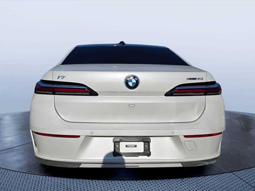 Mineral White Metallic 2023 BMW i7 xDrive60