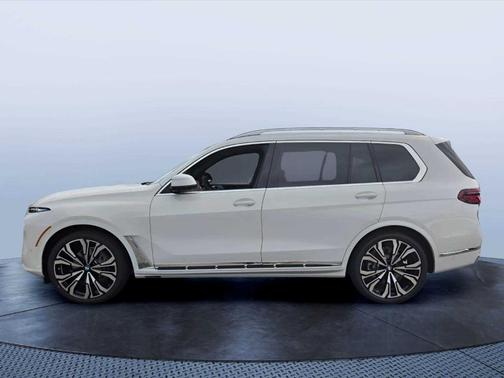 Alpine White 2027 BMW X7 xDrive40i