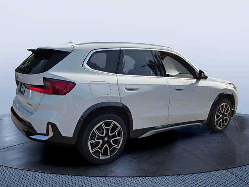 Alpine White 2026 BMW X1 xDrive28i