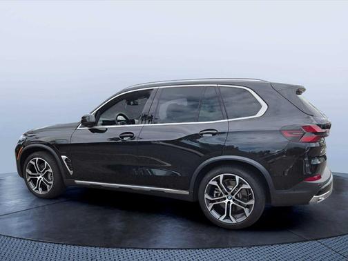 Black Sapphire Metallic 2026 BMW X5 PHEV xDrive50e