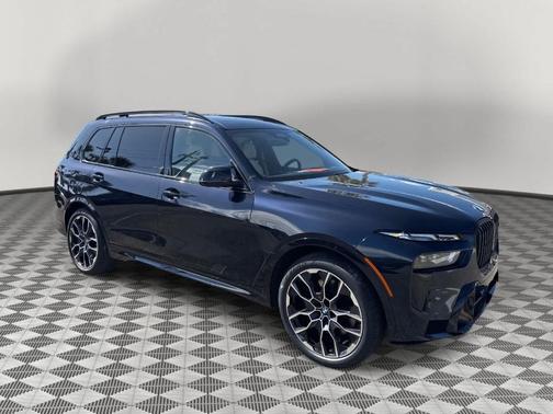2025 BMW X7 M60i