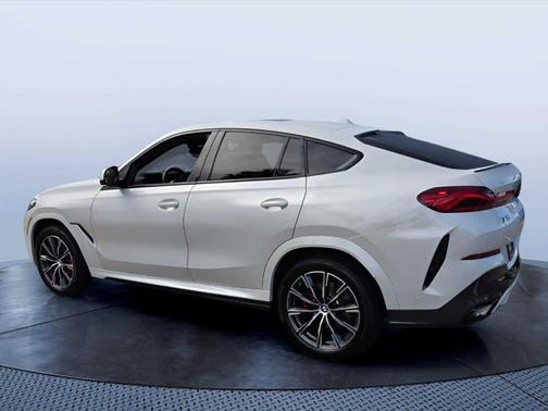 Mineral White Metallic 2026 BMW X6 xDrive40i