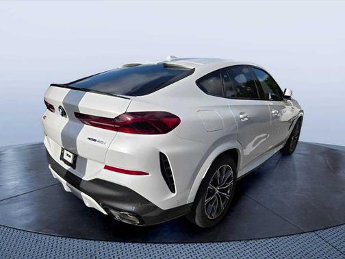 Mineral White Metallic 2026 BMW X6 xDrive40i