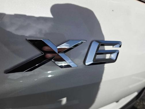 Mineral White Metallic 2026 BMW X6 xDrive40i