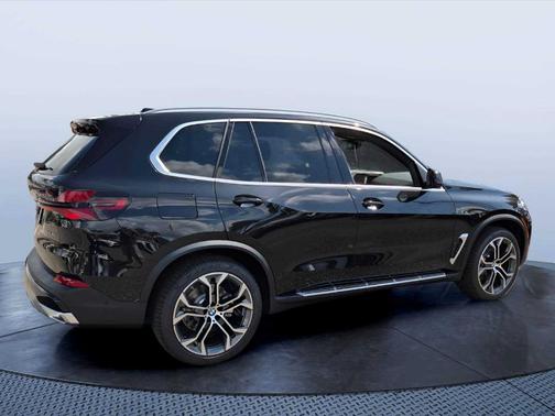 Black Sapphire Metallic 2026 BMW X5 sDrive40i