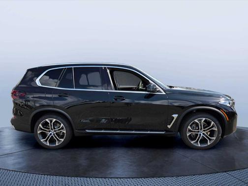 Black Sapphire Metallic 2026 BMW X5 sDrive40i