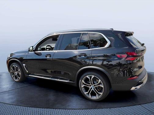 Black Sapphire Metallic 2026 BMW X5 sDrive40i