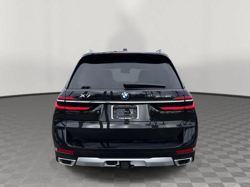 Black Sapphire Metallic 2026 BMW X7 xDrive40i
