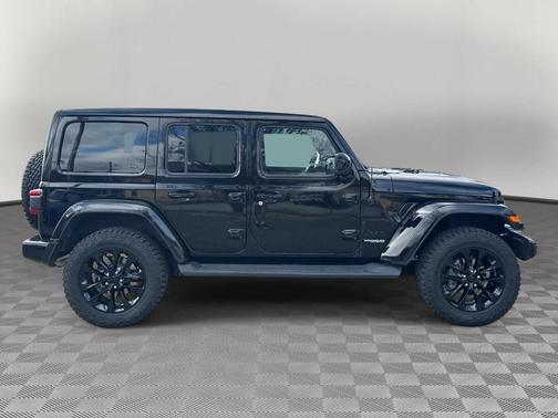 Black Clearcoat 2021 Jeep Wrangler Unlimited Sahara Altitude