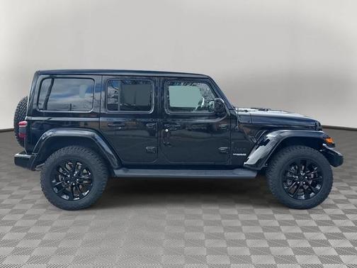Black Clearcoat 2021 Jeep Wrangler Unlimited Sahara Altitude