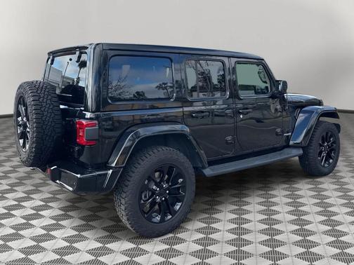 Black Clearcoat 2021 Jeep Wrangler Unlimited Sahara Altitude