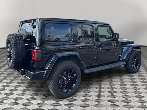 Black Clearcoat 2021 Jeep Wrangler Unlimited Sahara Altitude