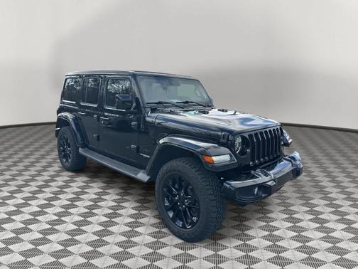 Black Clearcoat 2021 Jeep Wrangler Unlimited Sahara Altitude