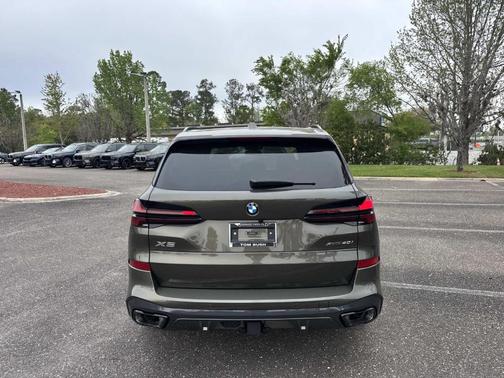 Manhattan Green Metallic 2026 BMW X5 xDrive40i
