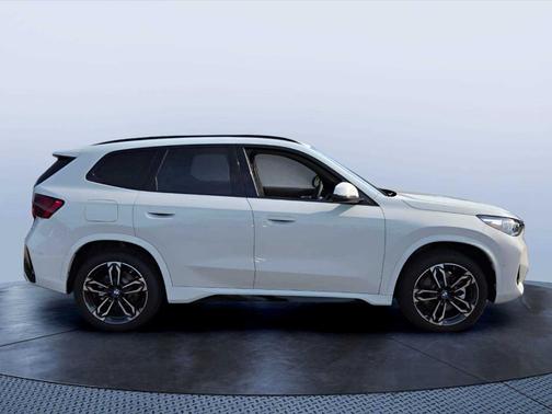 Alpine White 2026 BMW X1 xDrive28i