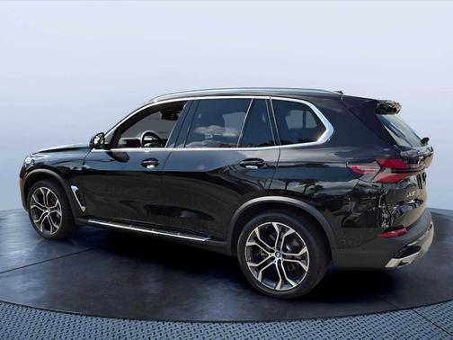 Black Sapphire Metallic 2025 BMW X5 xDrive40i