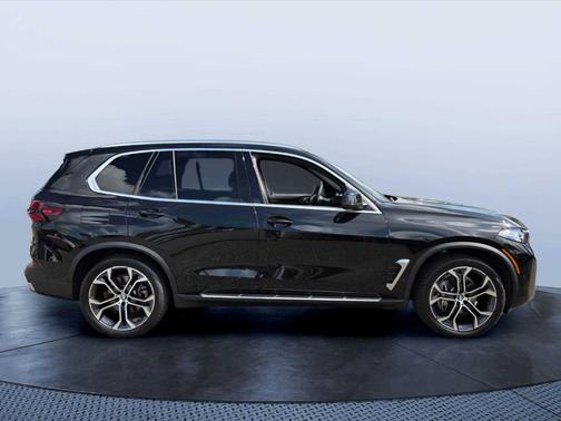 Black Sapphire Metallic 2025 BMW X5 xDrive40i
