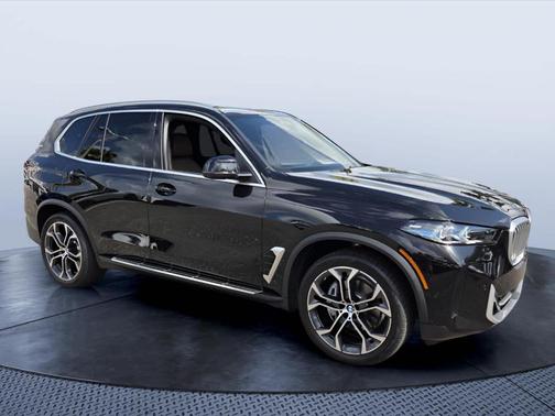 Black Sapphire Metallic 2025 BMW X5 xDrive40i