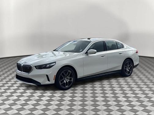 Alpine White 2025 BMW i5 eDrive40