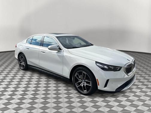 Alpine White 2025 BMW i5 eDrive40