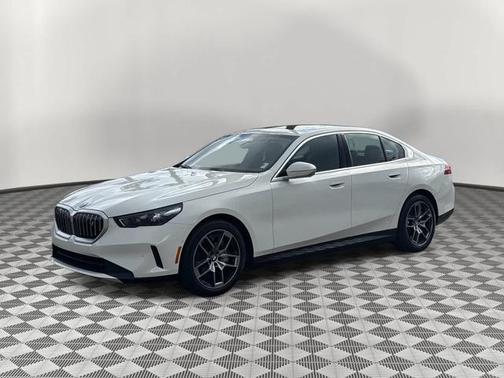 Alpine White 2025 BMW i5 eDrive40