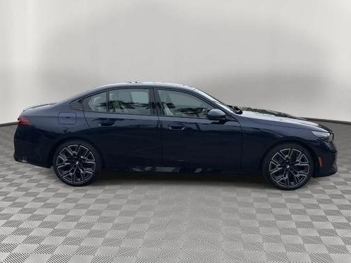 Tanzanite Blue II Metallic 2026 BMW 530 i