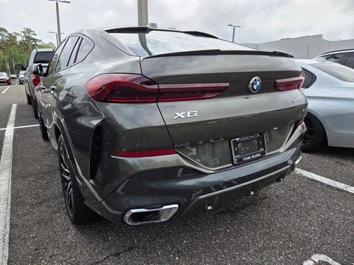 Manhattan Green Metallic 2025 BMW X6 xDrive40i