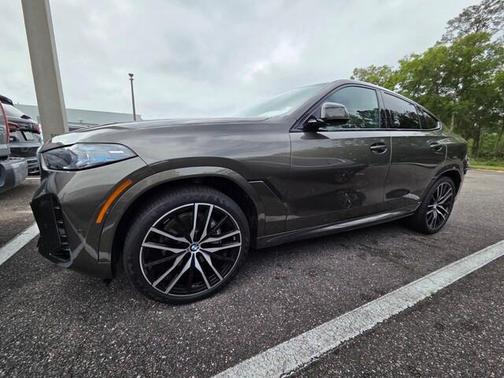Manhattan Green Metallic 2025 BMW X6 xDrive40i
