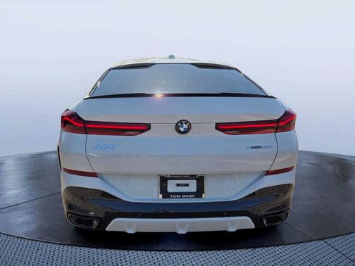Alpine White 2027 BMW X6 xDrive40i
