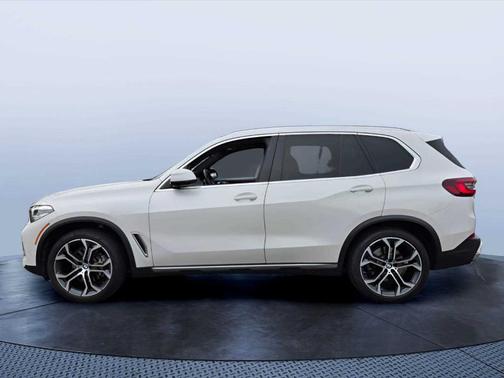 Mineral White Metallic 2022 BMW X5 sDrive40i