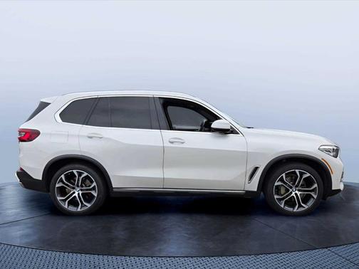 Mineral White Metallic 2022 BMW X5 sDrive40i