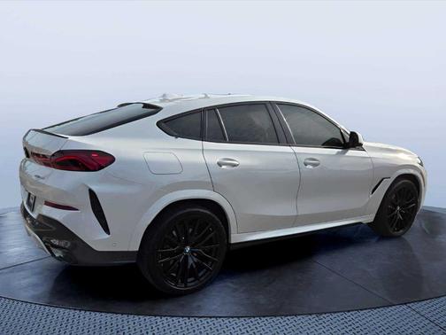 Mineral White Metallic 2026 BMW X6 xDrive40i