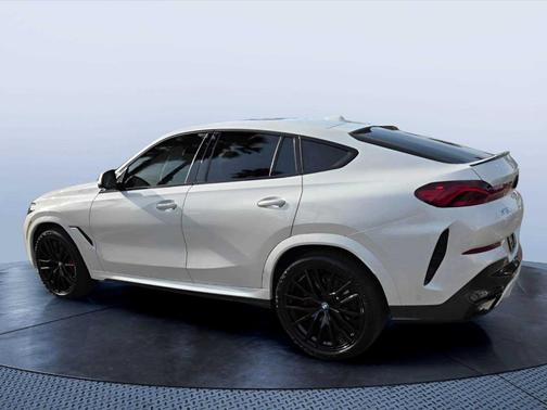 Mineral White Metallic 2026 BMW X6 xDrive40i