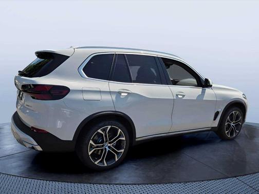 Alpine White 2026 BMW X5 sDrive40i