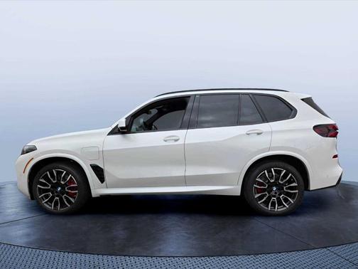 Mineral White Metallic 2026 BMW X5 PHEV xDrive50e