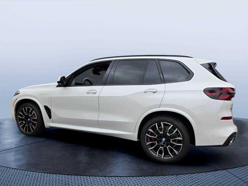 Mineral White Metallic 2026 BMW X5 PHEV xDrive50e