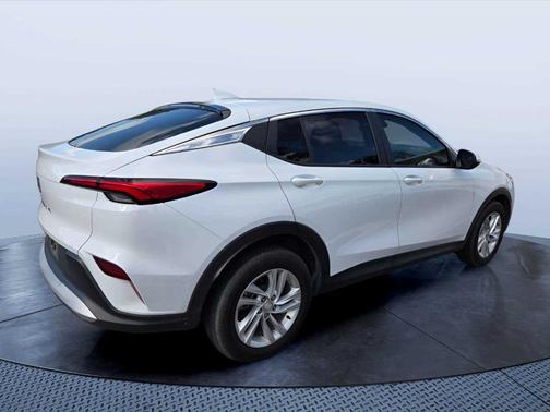 Summit White 2024 Buick Envista Preferred