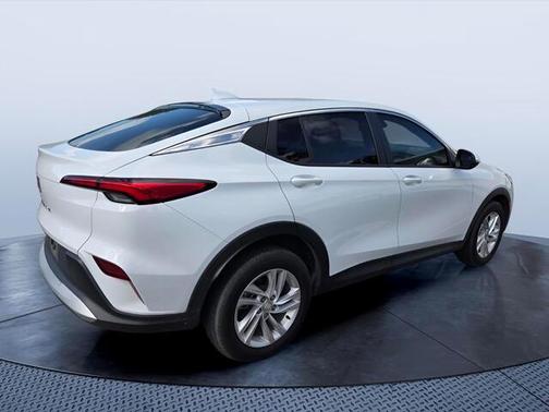 Summit White 2024 Buick Envista Preferred