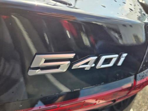 Carbon Black Metallic 2026 BMW 540 i xDrive