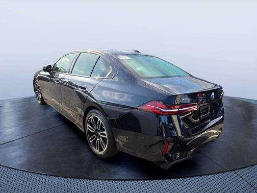 Carbon Black Metallic 2026 BMW 540 i xDrive
