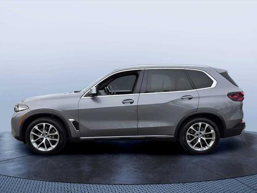 Gray Metallic 2024 BMW X5 sDrive40i